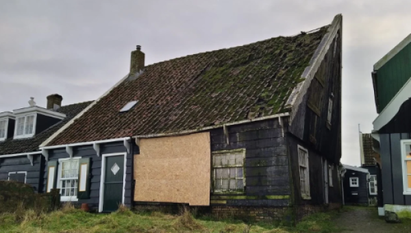’Veertig leegstaande panden op Marken is te veel.’